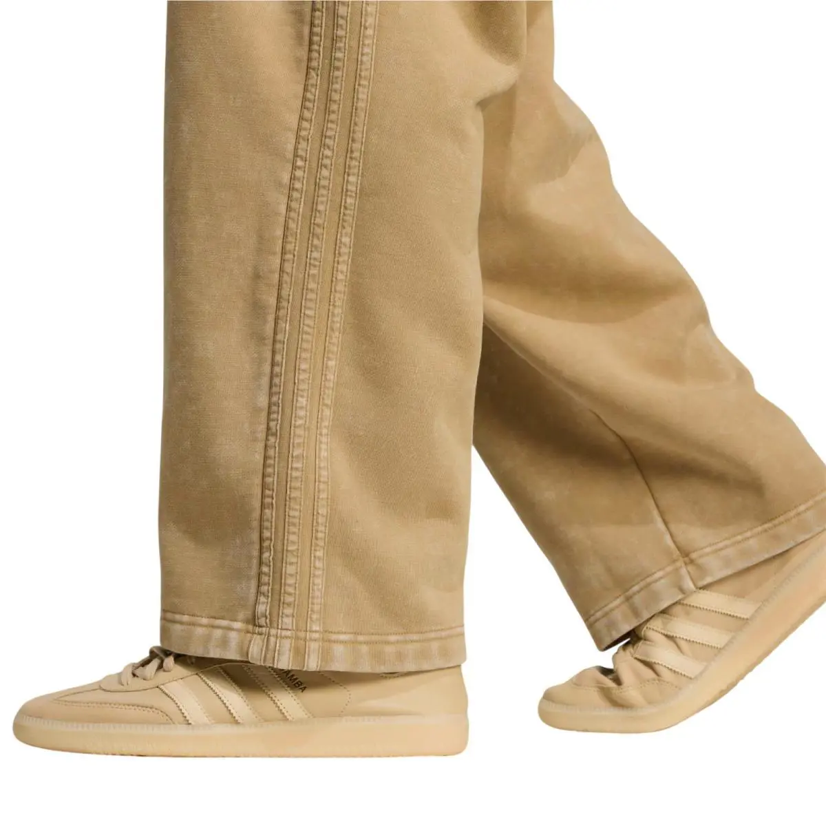 Adidas clothing - Cardboard 10