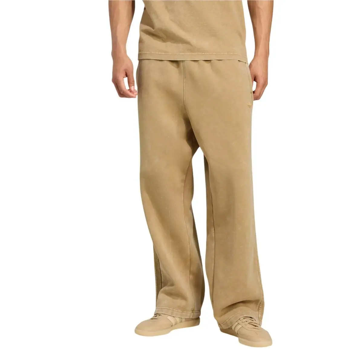 Adidas clothing - Cardboard 7