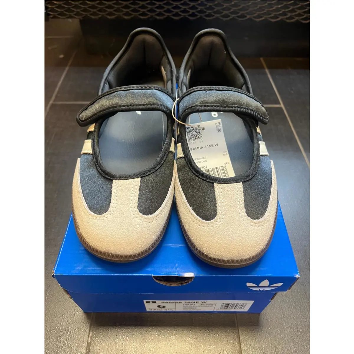 Adidas shoes - Black 3