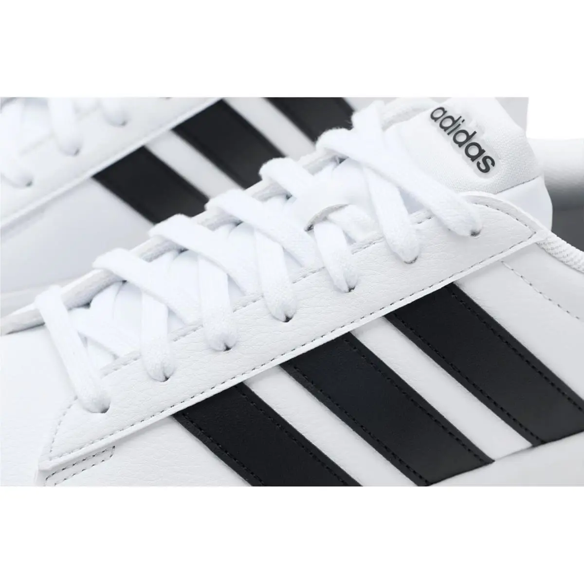 Adidas shoes - Black/White/White 18