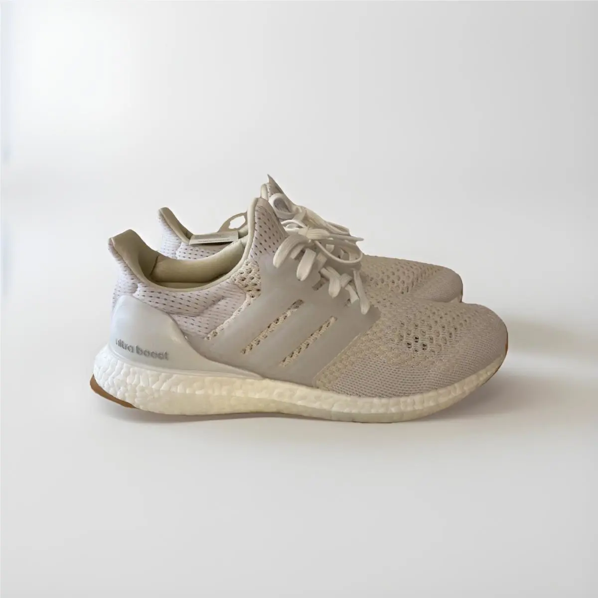 Adidas Ultraboost Women`s Size 8.5 White Mesh Lace Closure Casual Sneaker