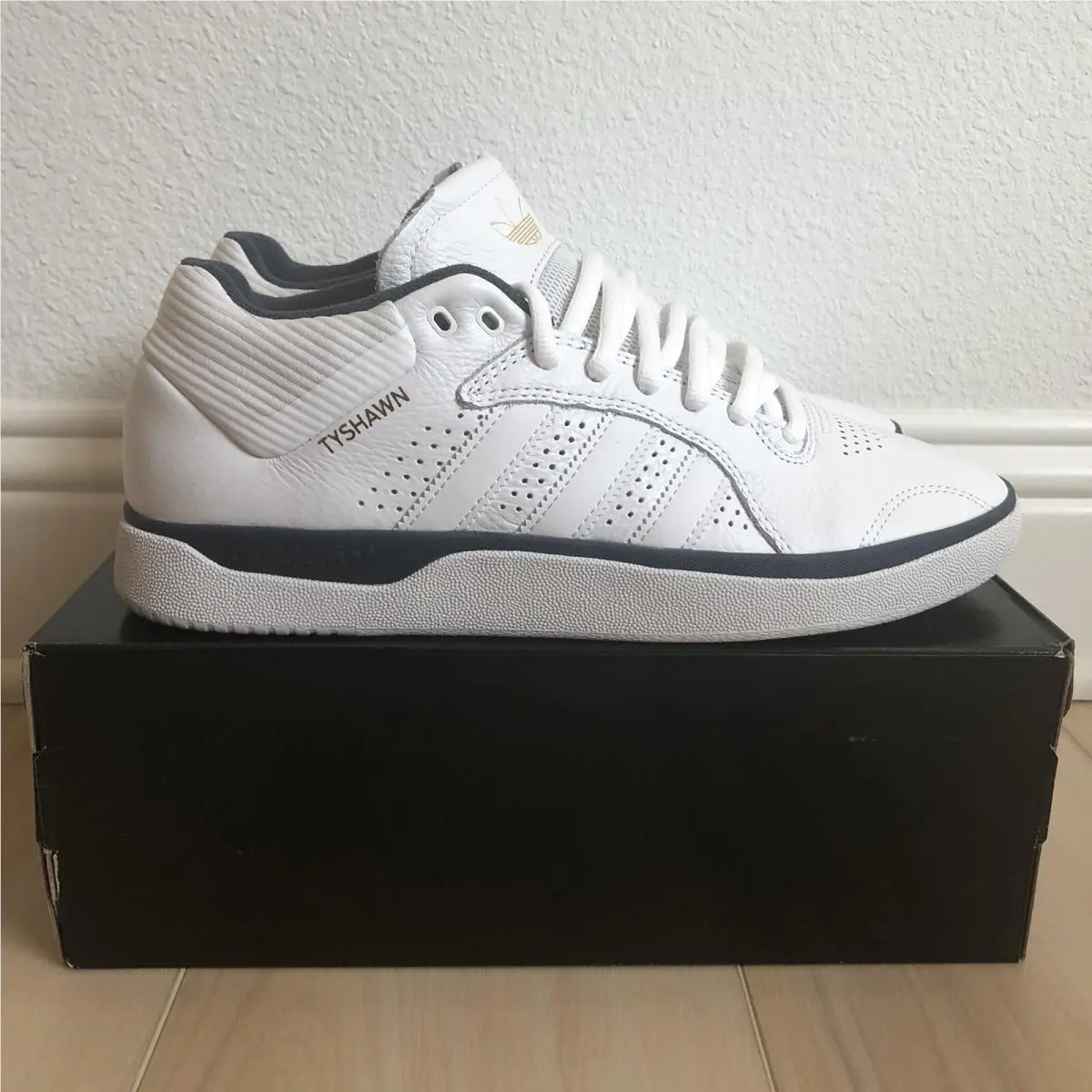 Adidas Tyshawn Low Sneakers White Blue Men’s Shoes Size 11