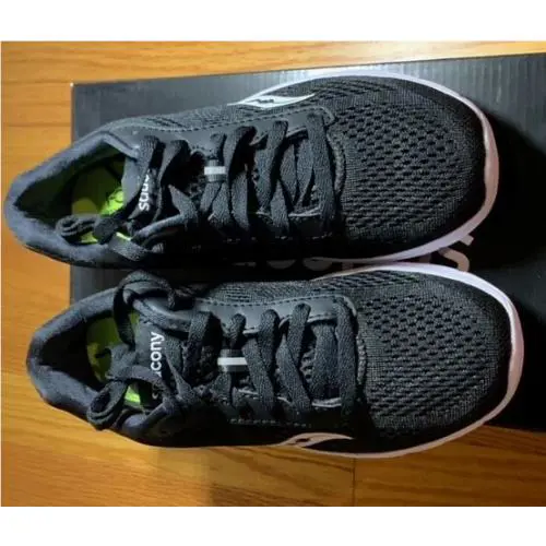 Saucony shoes - Black/White 6