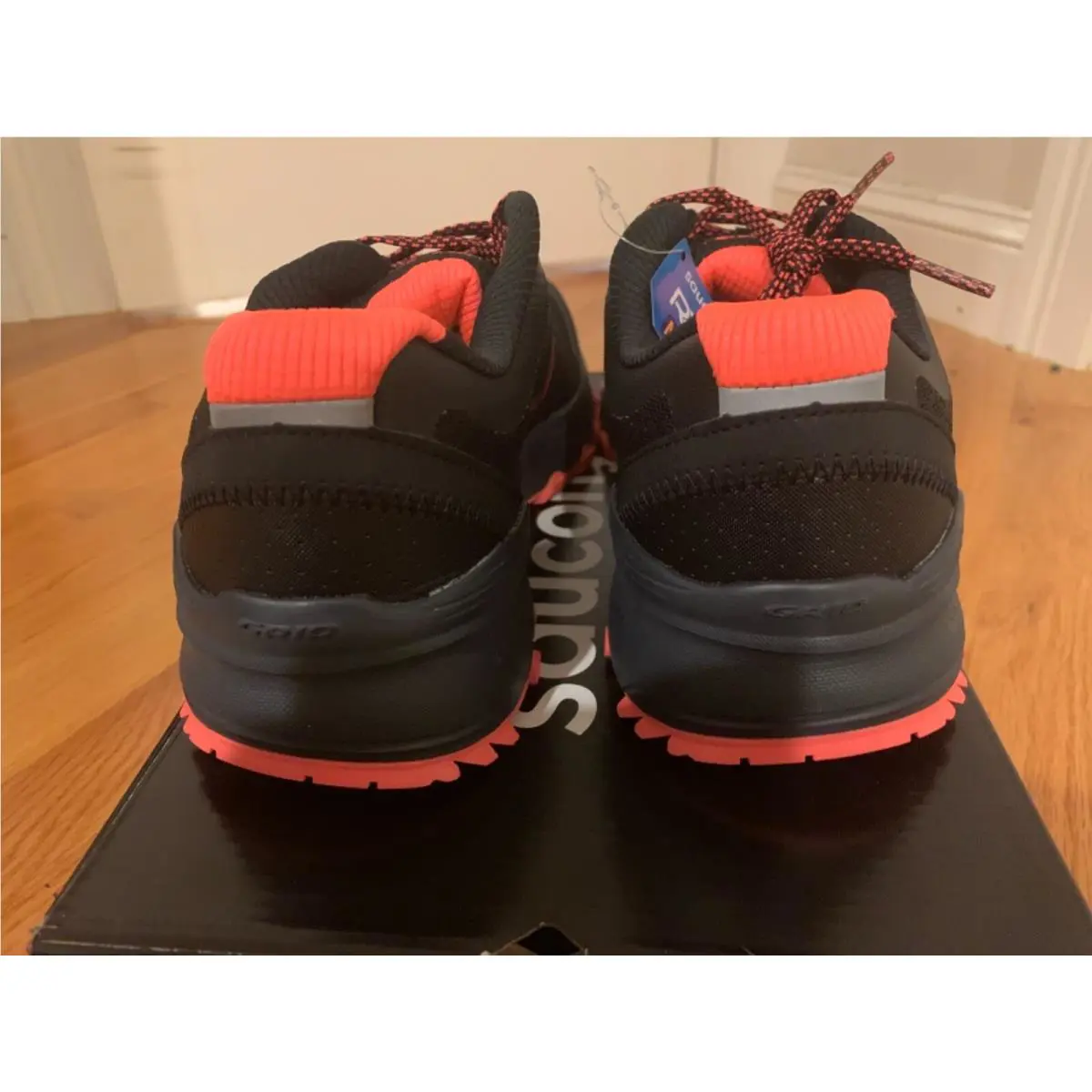 Saucony shoes - Black/Coral 5