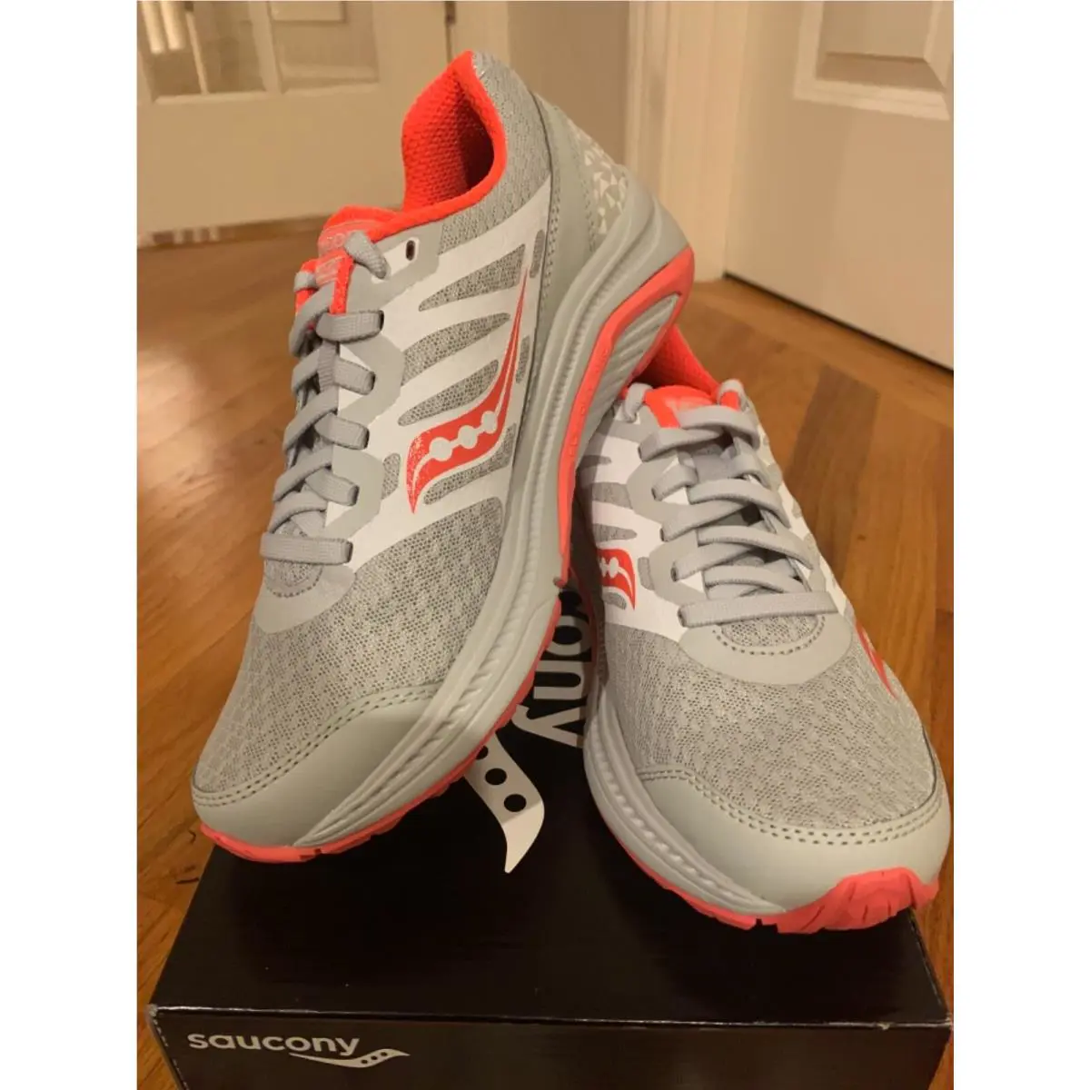 Saucony shoes - Grey/coral 6