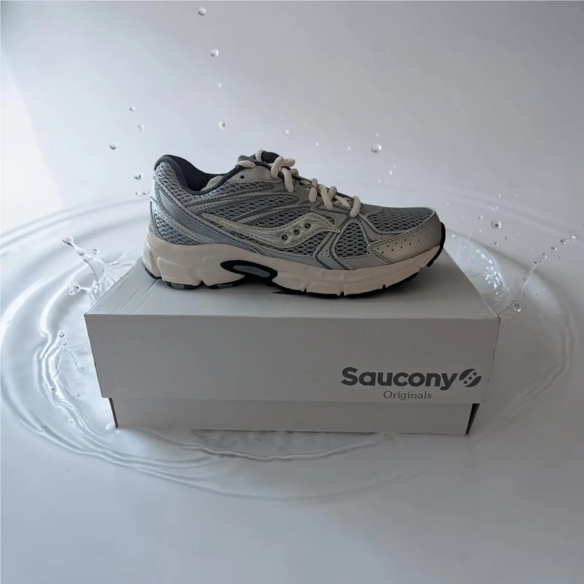 Saucony Grid Ride Millennium Women`s Silver Cream Lifestyle Shoes Size 6.5