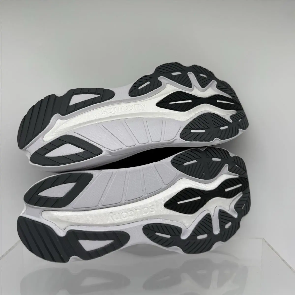 Saucony shoes - Saucony Hurricane 24 - Hurricane - S20934-100 - Black 5