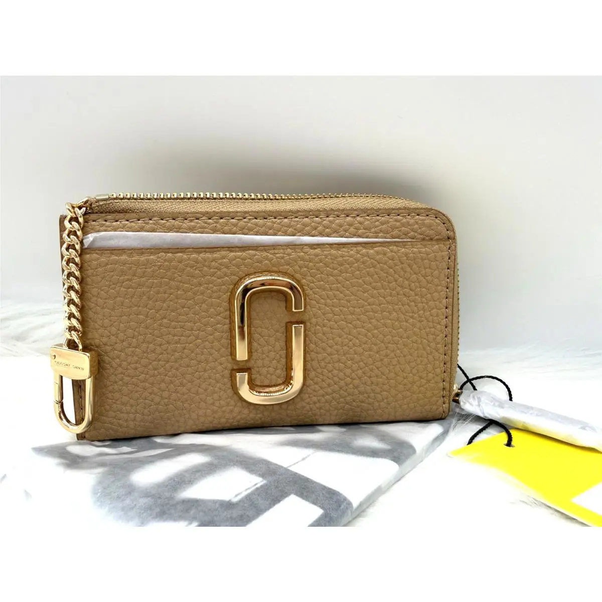 Marc Jacobs Zip Top Mini Leather Wallet W/chain Dog Clip In Camel