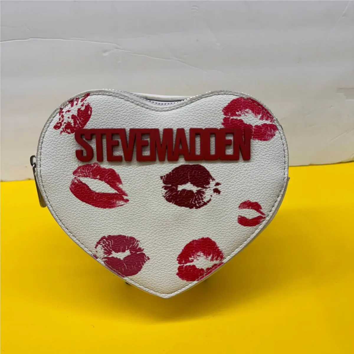 Steve Madden Heart Crossbody Bag White Red Pink Kiss Lip Print Logo Strap