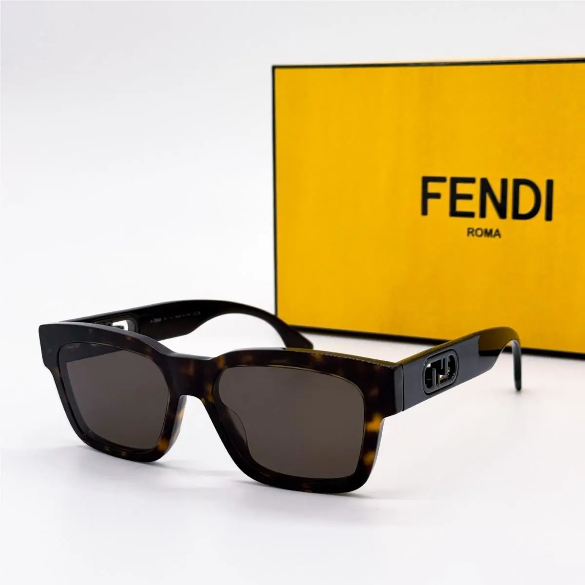 Fendi Sunglasses FE40107I 52E Havana Unisex Eyewear