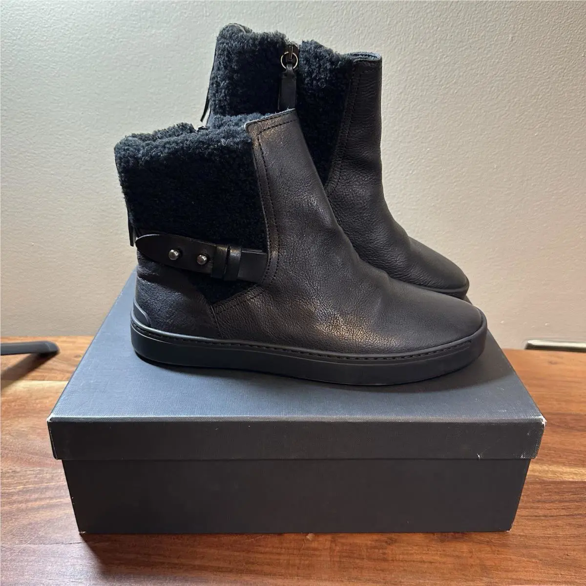 Rag Bone Farling Leather and Shearling Flat Ankle Boots Womens Size 7 37