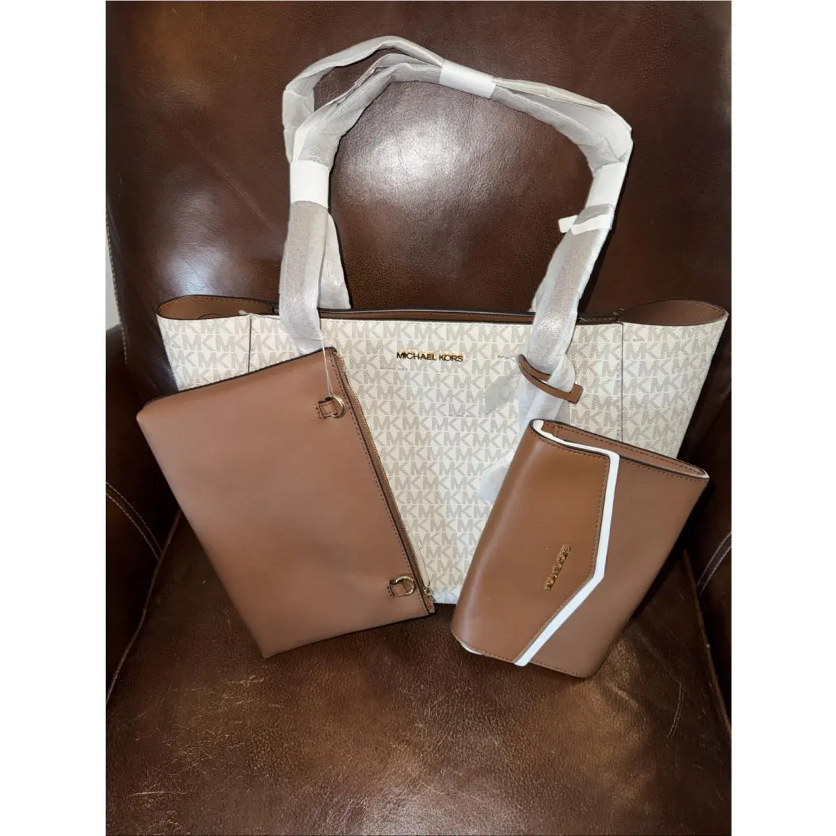 Michael Kors Lrg Charlotte Logo Bag. Gold Hardware Brn Leather Trim 219