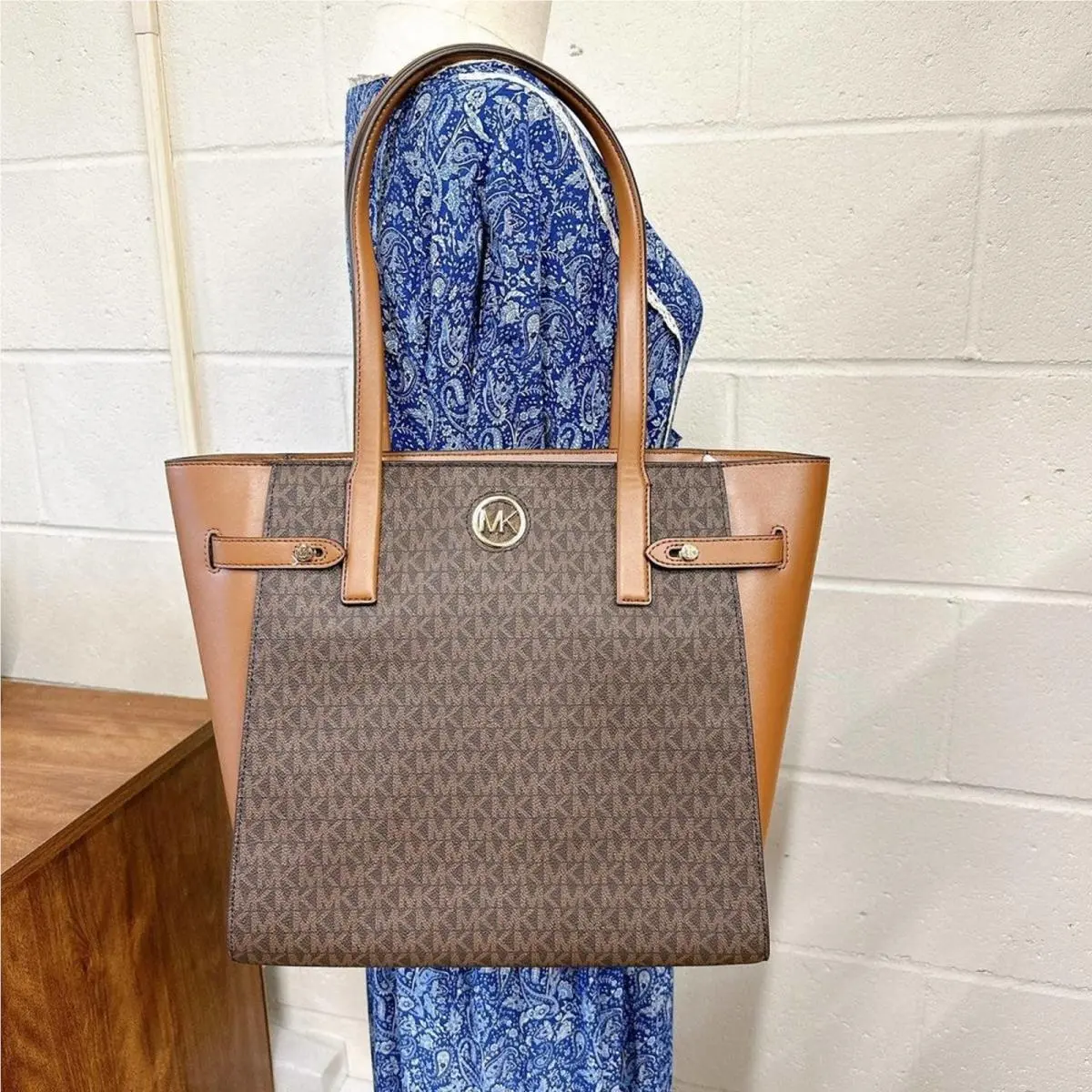 35S2GNMT3B Tote Bag IN Brown by Michael Kors