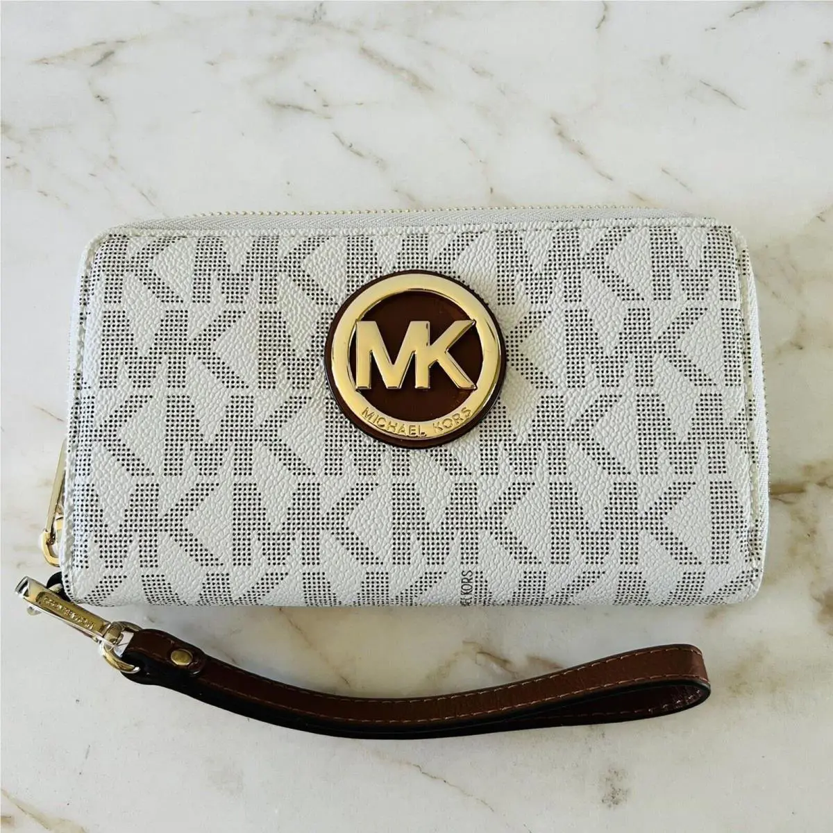 Michael Kors Fulton Vanilla Flat Multi Function Phone Case Zip Wallet Wristlet
