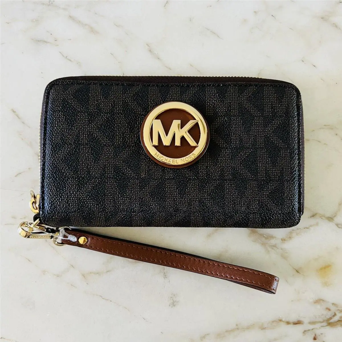 Michael Kors Fulton Brown Flat Multi Function Phone Case Zip Wallet Wristlet