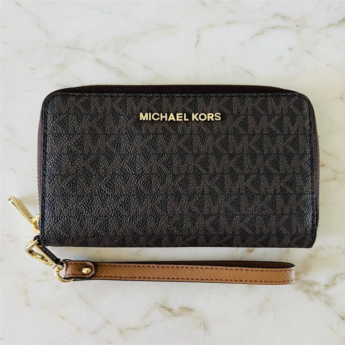 Michael Kors Jet Set Travel Brown Acorn Flat MF Phone Case Zip Wallet Wristlet
