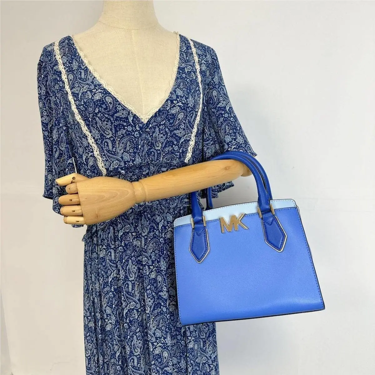 Michael Kors Mott Crossbody Messenger Bag IN Oxford Multi