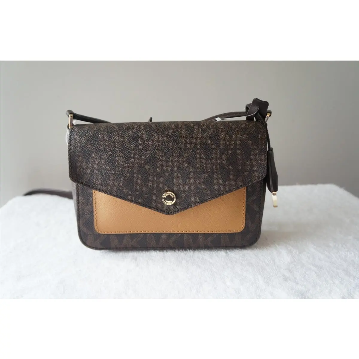 Michael Kors Purse Greenwich Color Pocket Logo Monogram Small Flap Crossbody Bag