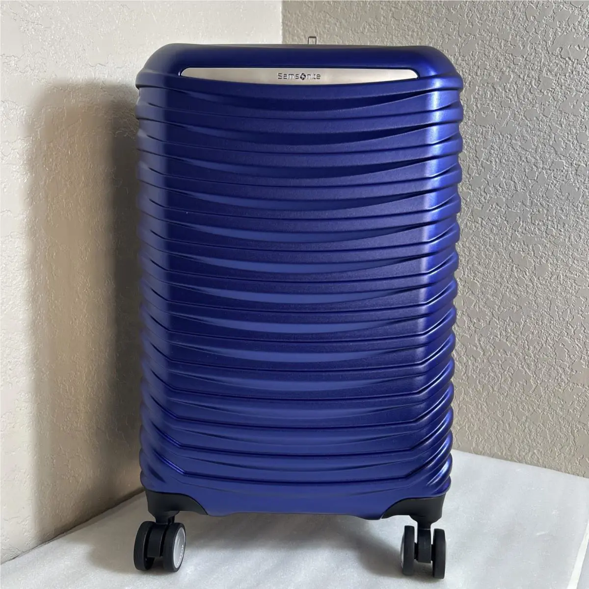 Samsonite Spin Tech 6 Carry On Spinner Sapphire Blue