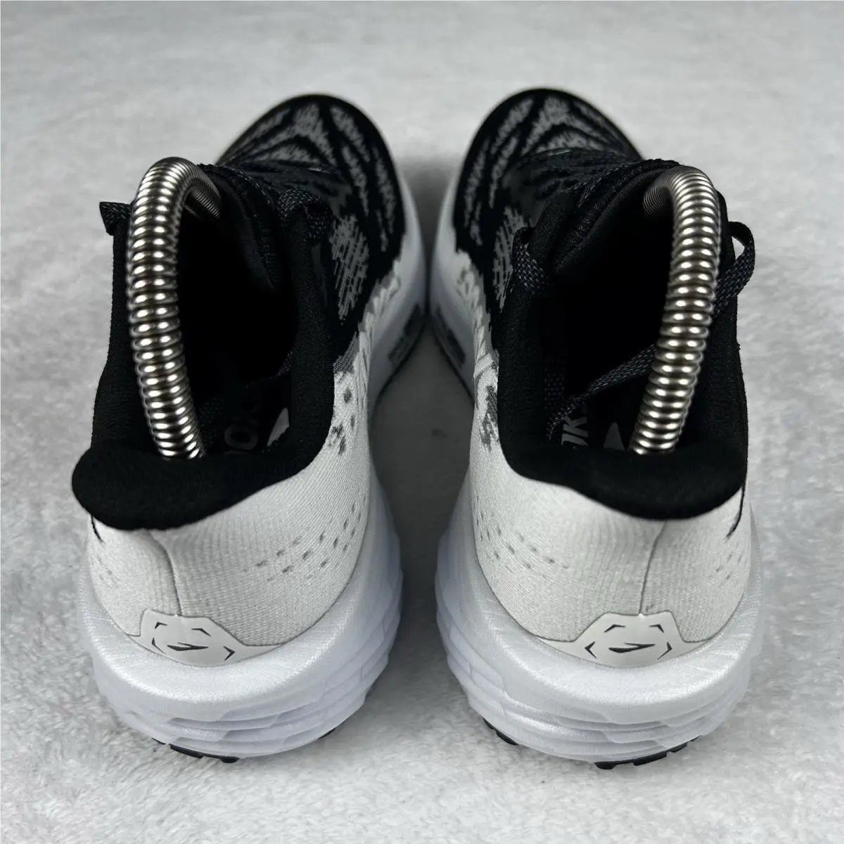 Brooks shoes - Launch - Launch - 120439 1B 087 - Black/White (UPC: 0195394588040) 9