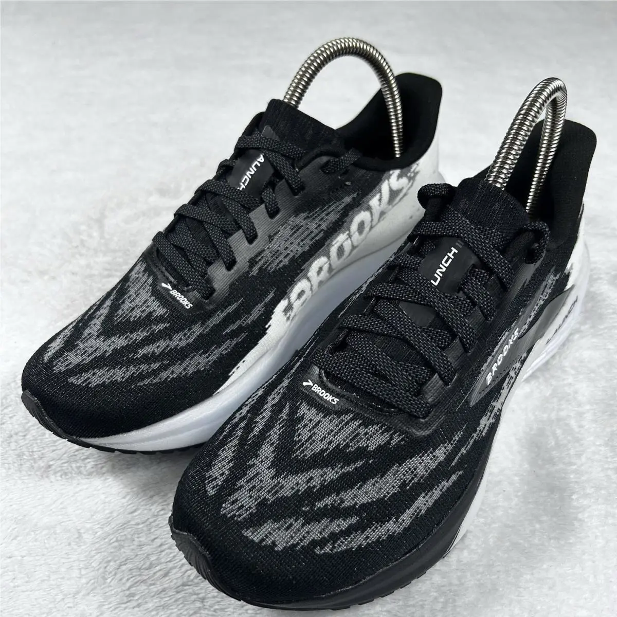 Brooks shoes - Launch - Launch - 120439 1B 087 - Black/White (UPC: 0195394588040) 2