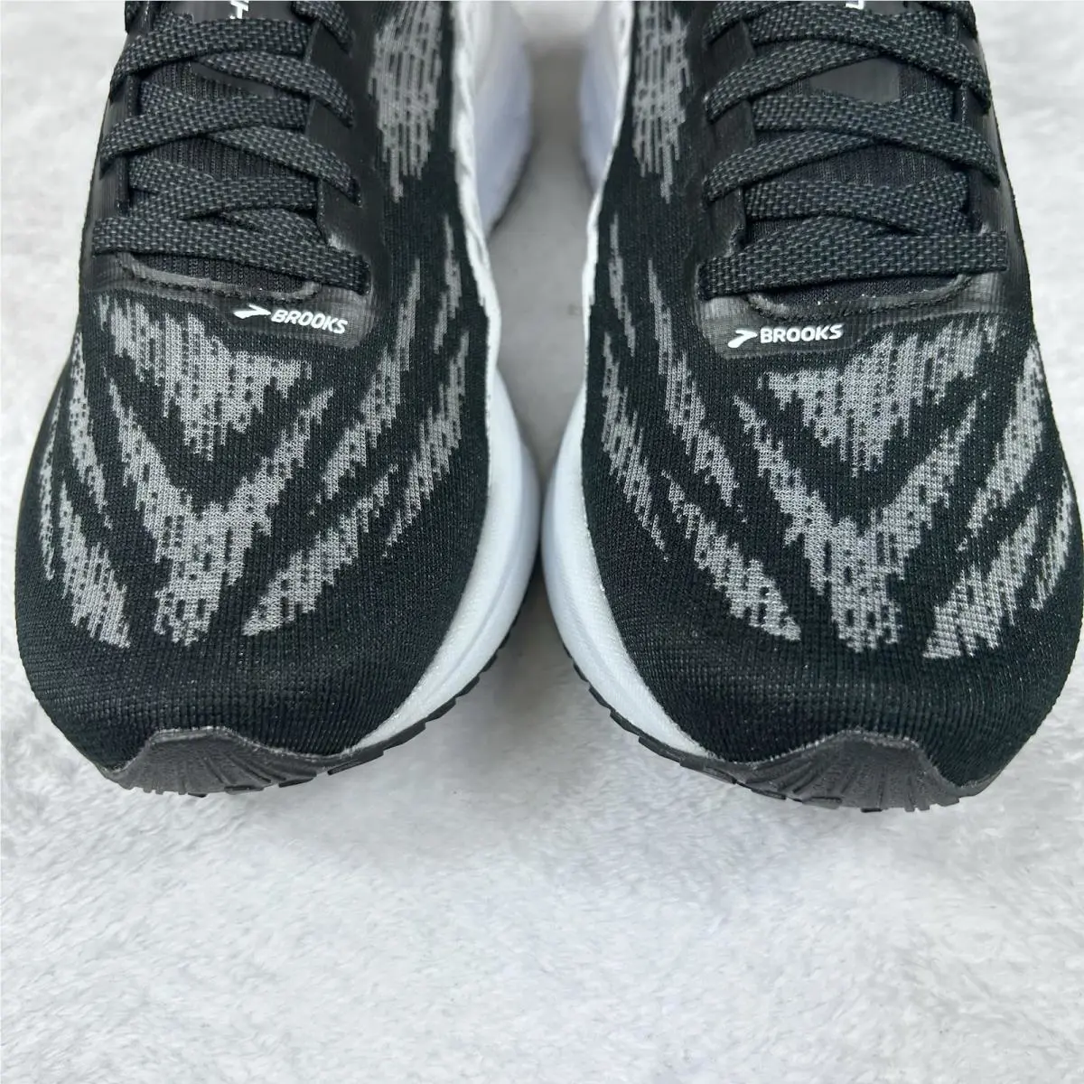 Brooks shoes - Launch - Launch - 120439 1B 087 - Black/White (UPC: 0195394588040) 4