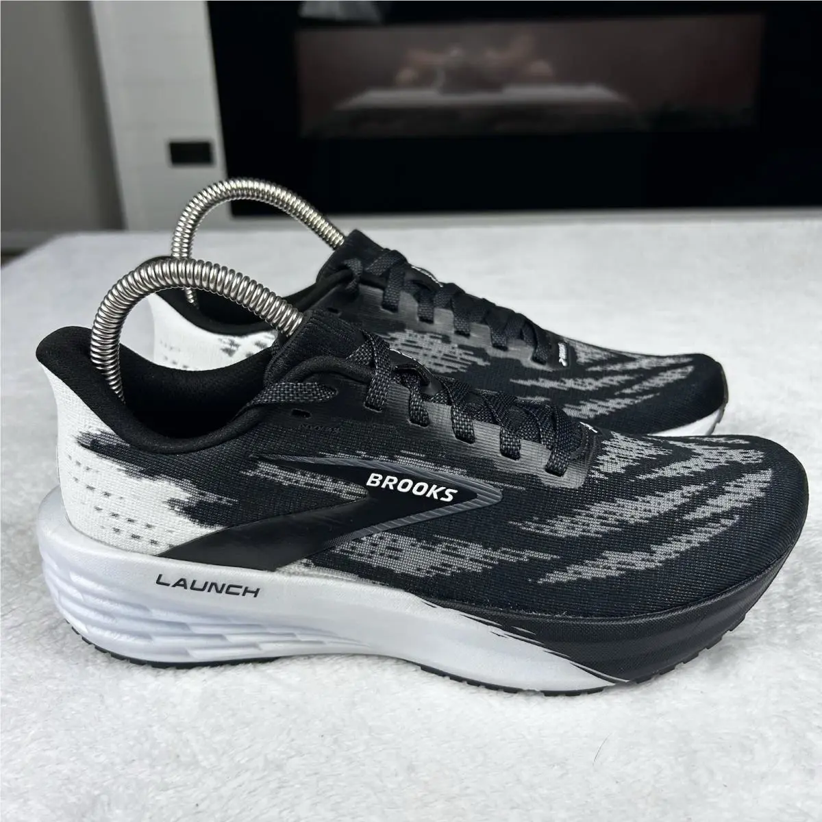 Brooks shoes - Launch - Launch - 120439 1B 087 - Black/White (UPC: 0195394588040) 8