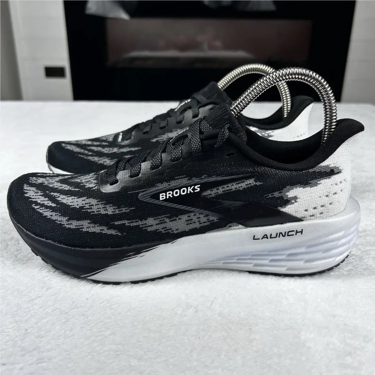 Brooks shoes - Launch - Launch - 120439 1B 087 - Black/White (UPC: 0195394588040) 1