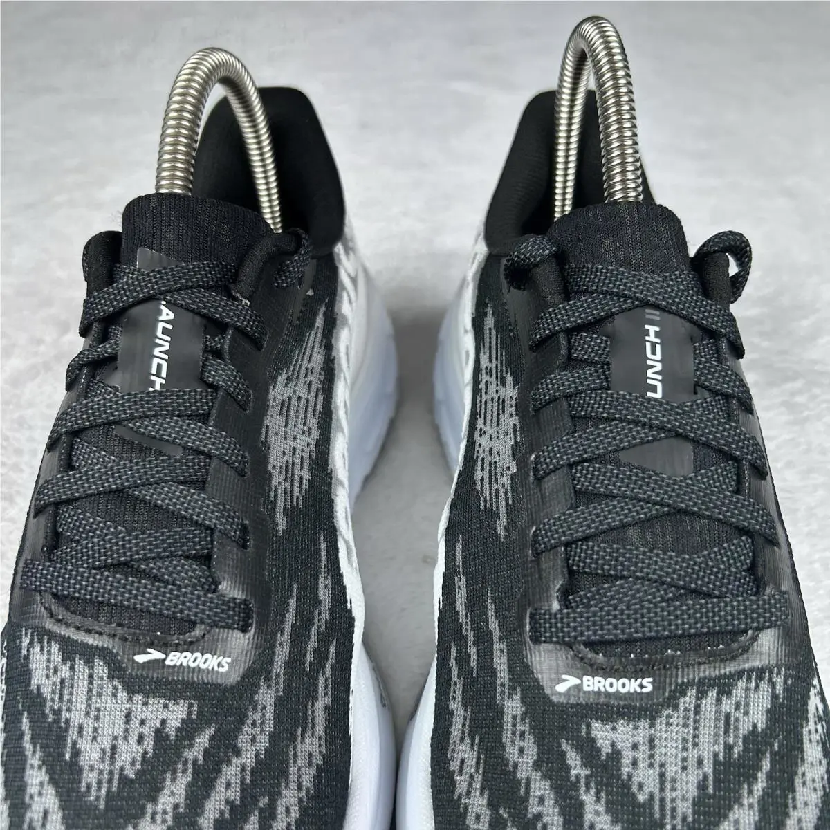 Brooks shoes - Launch - Launch - 120439 1B 087 - Black/White (UPC: 0195394588040) 5
