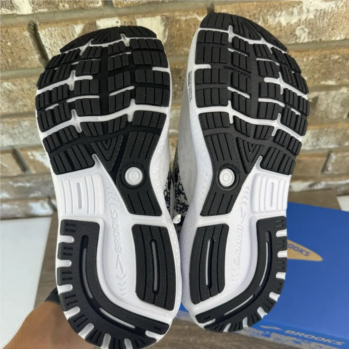 Brooks shoes - Brooks Ghost 16 - Ghost - 1204071B147 - White/ Oyster/ Lava/ Black 10