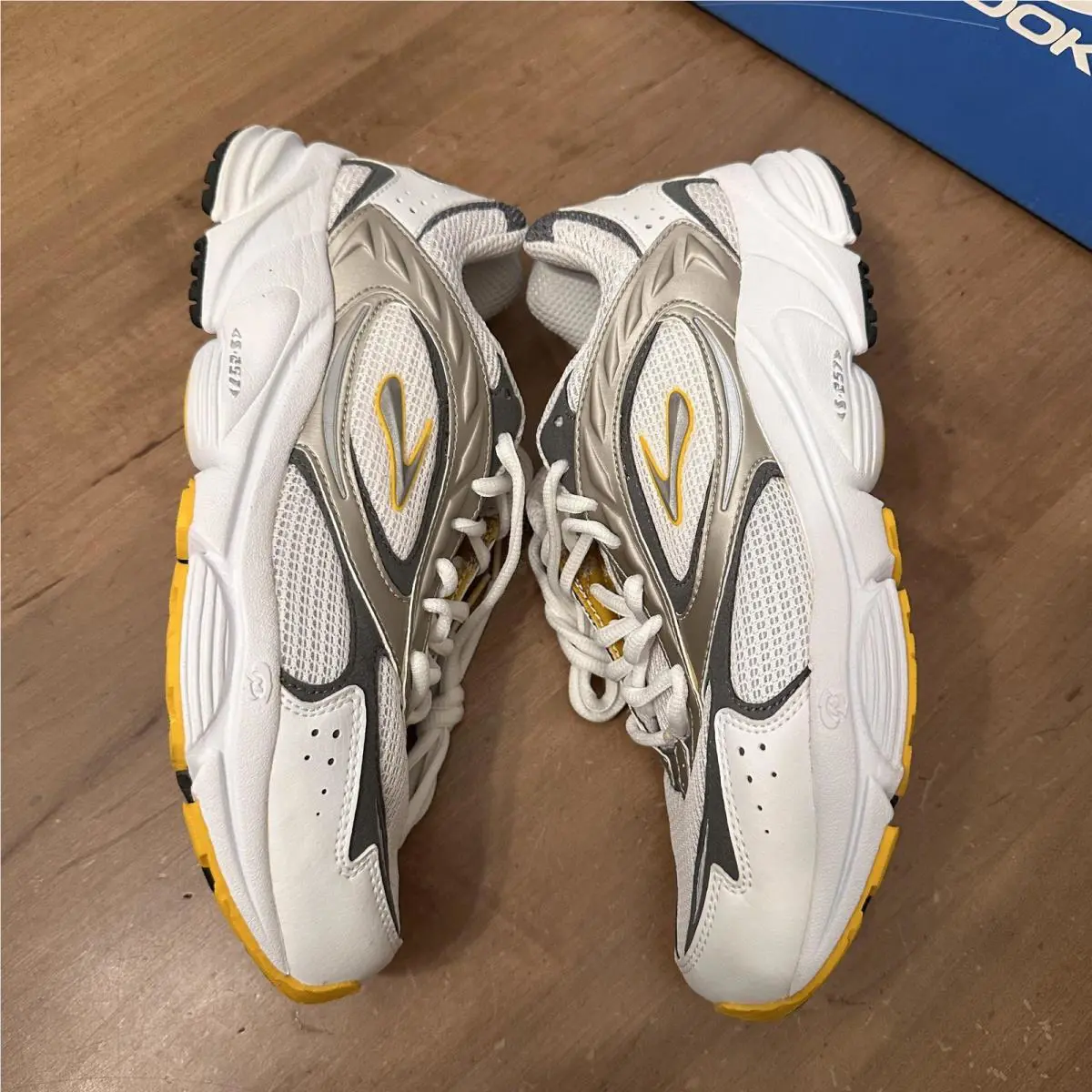 Brooks shoes - Unknown - Unknown - White (UPC: 783059186825) 2