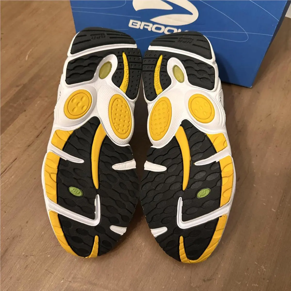 Brooks shoes - Unknown - Unknown - White (UPC: 783059186825) 3