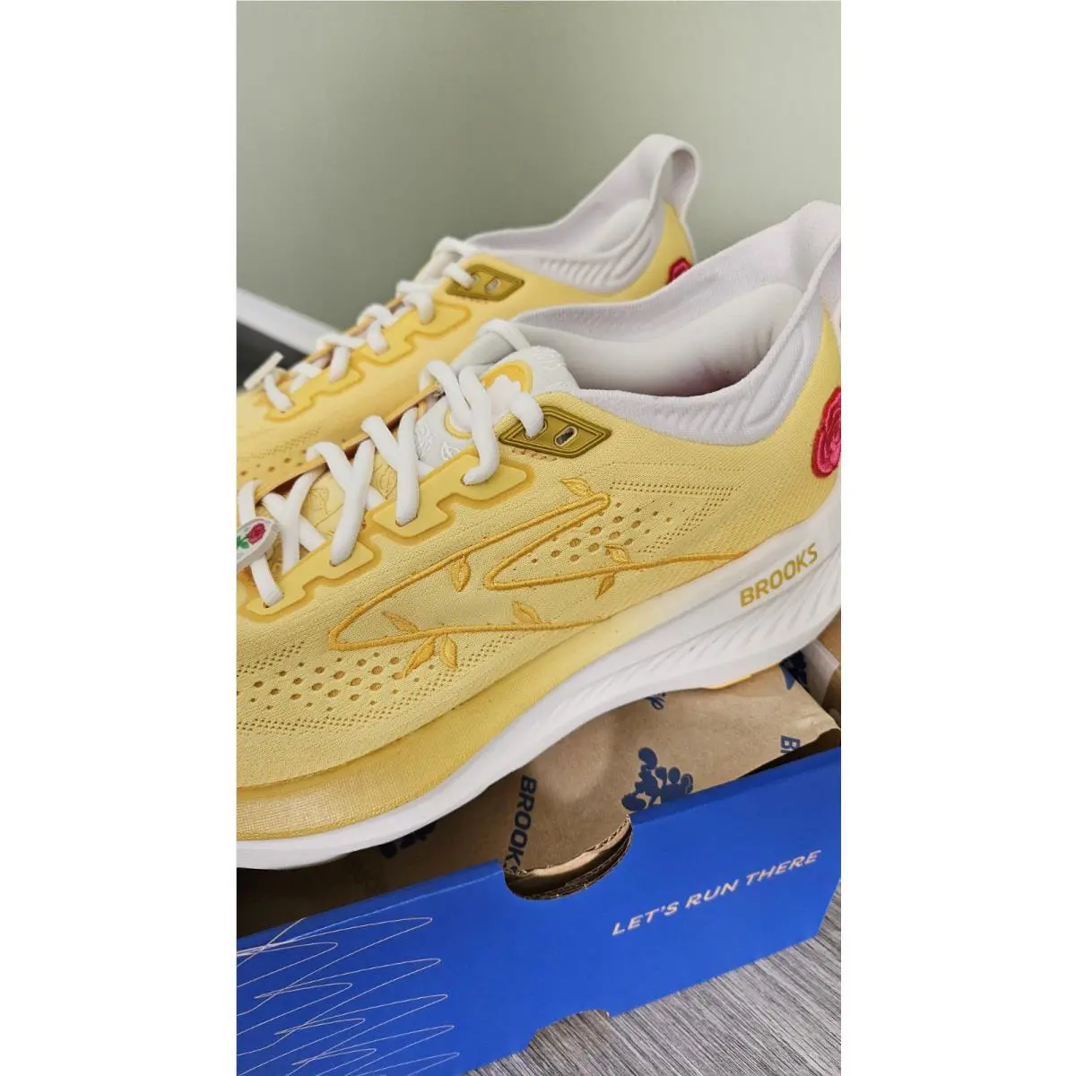 Brooks shoes - Brooks Ghost - Ghost - Yellow 1