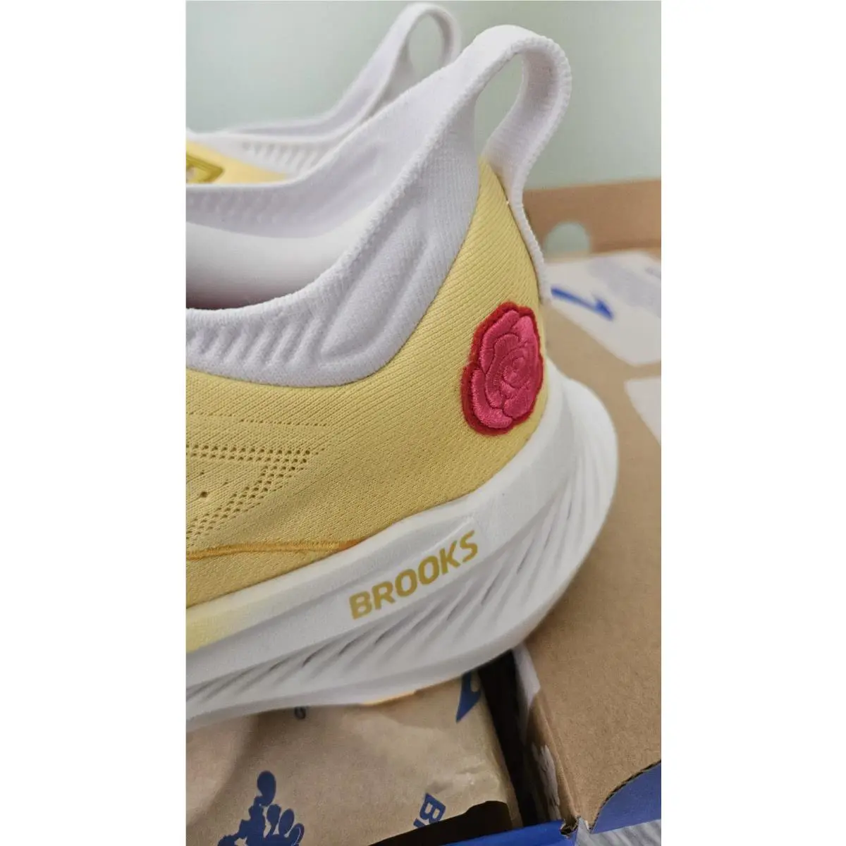 Brooks shoes - Brooks Ghost - Ghost - Yellow 2
