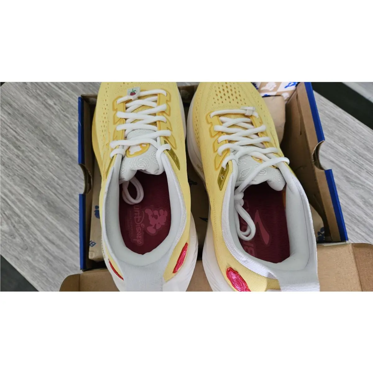 Brooks shoes - Brooks Ghost - Ghost - Yellow 4