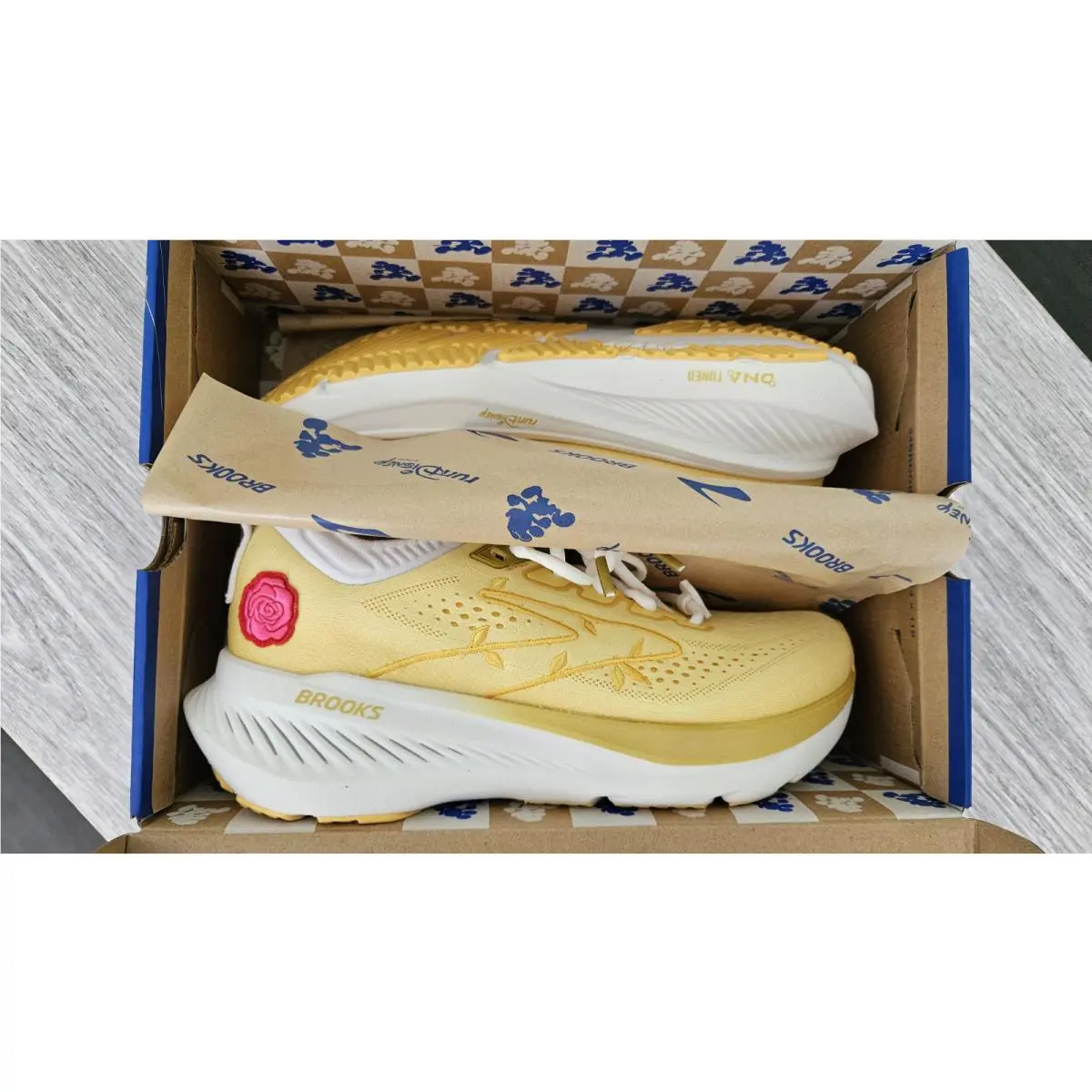 Brooks shoes - Brooks Ghost - Ghost - Yellow 7