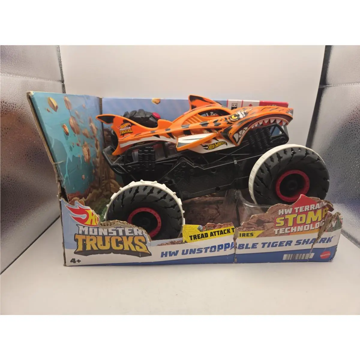 Hot Wheels Monster Trucks Remote Control Car Unstoppable Tiger Shark HGV87