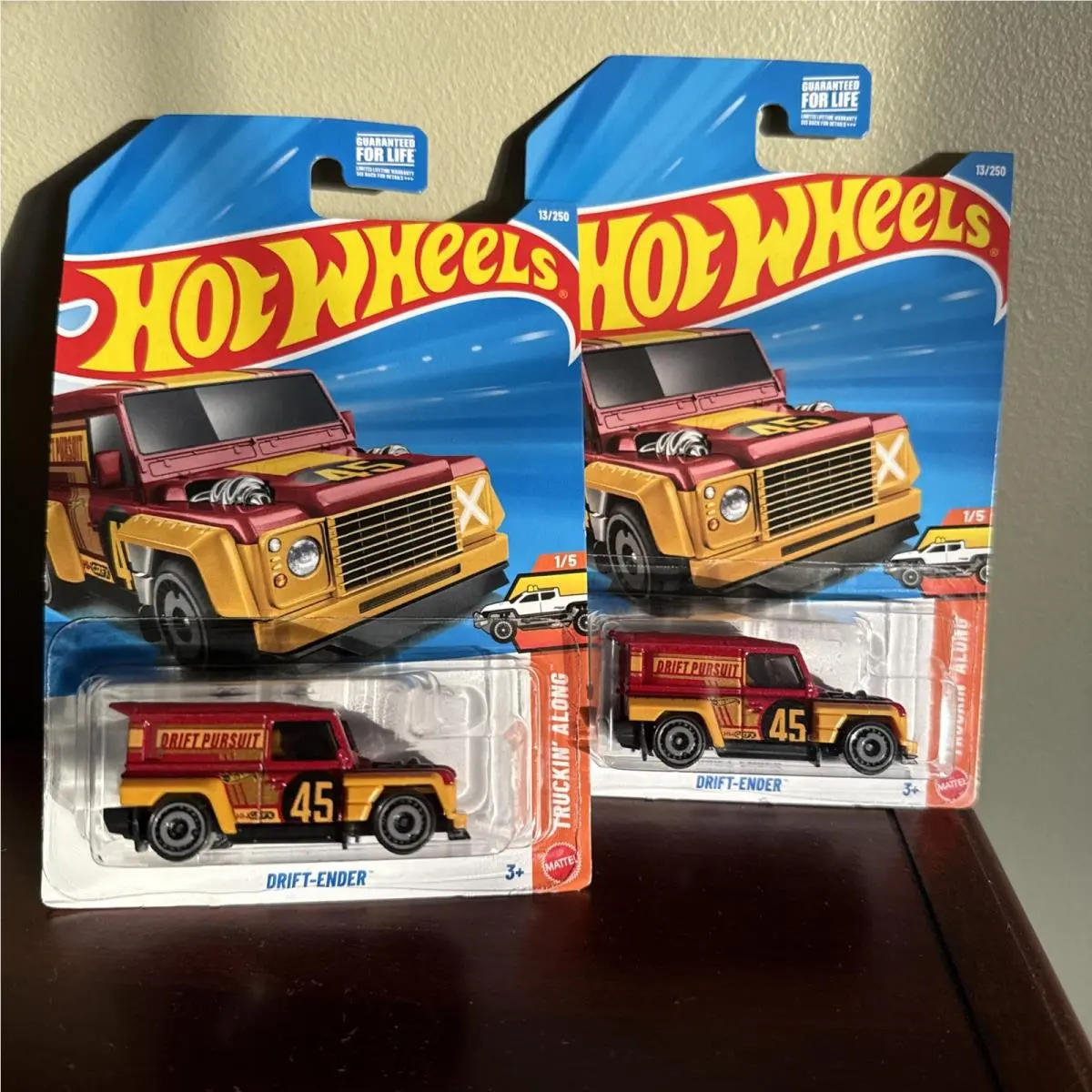 2 Hot Wheels 2026 Drift-ender Land Rover A Case