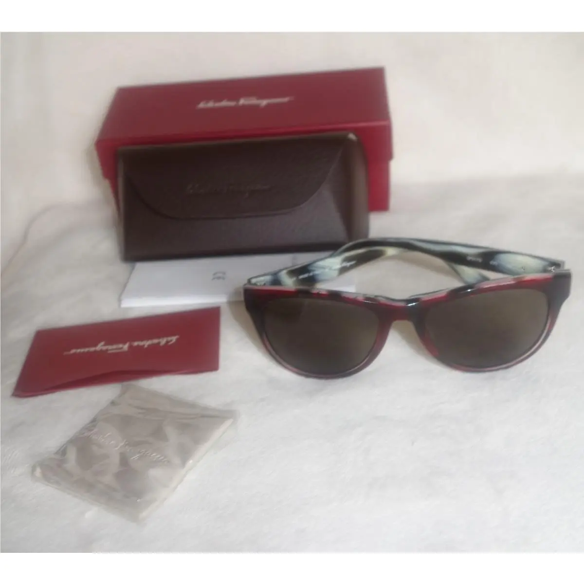 Salvatore Ferragamo Sunglasses Model SF 617S Color 620 Red Horn Frame