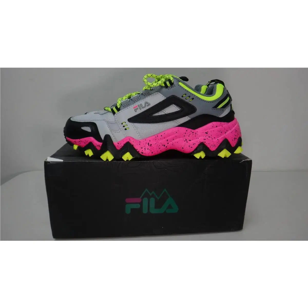 Fila Oakmont TR Womens 7 Gray Black Pink Neon Trail Sneakers 5JM00949-059