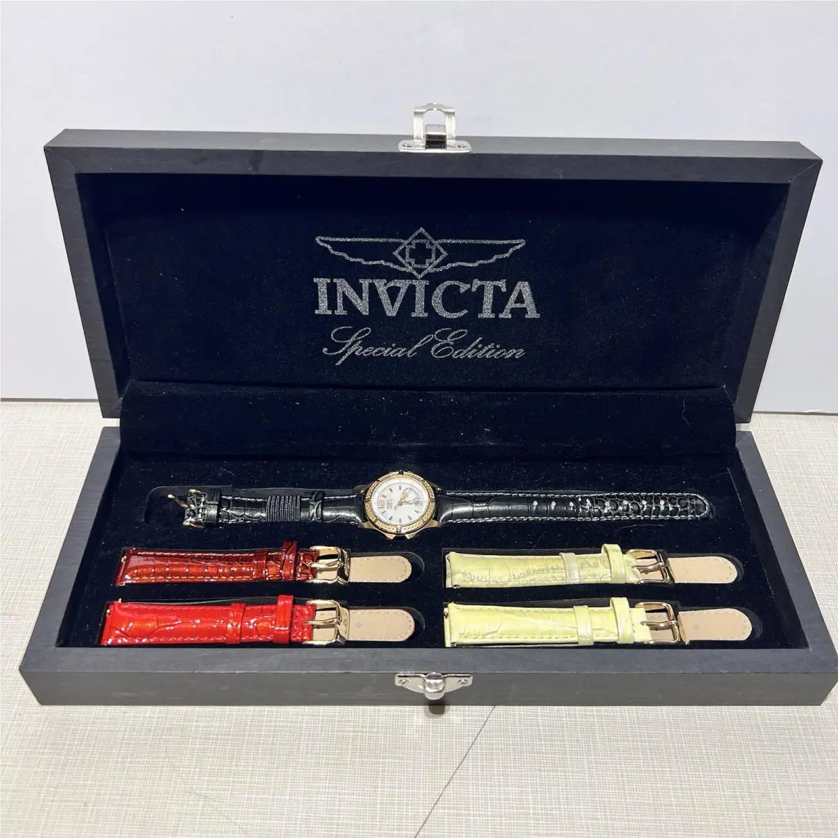 Invicta Womens Wildflower Special Edition Gold-tone Watch W/ 4 Bands Case 0689