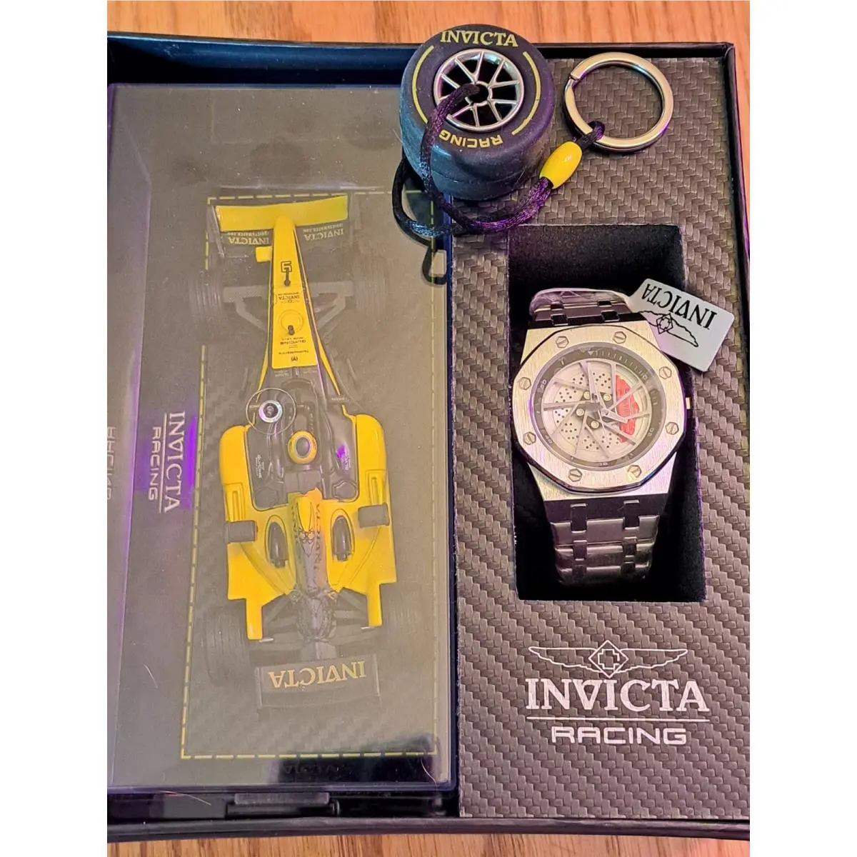 Invicta Racing Box Set Speedway Rim Watch 42mm Die-cast Model Car Plus Keycha