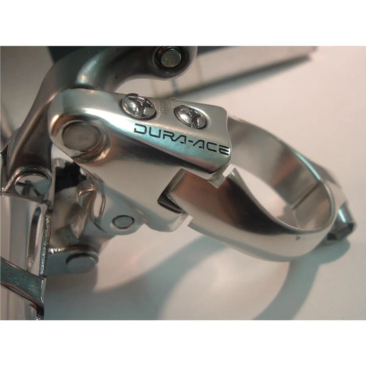 Shimano  - 600 Ultegra - Ultegra - FD-7400 - Grey / Chrome 1