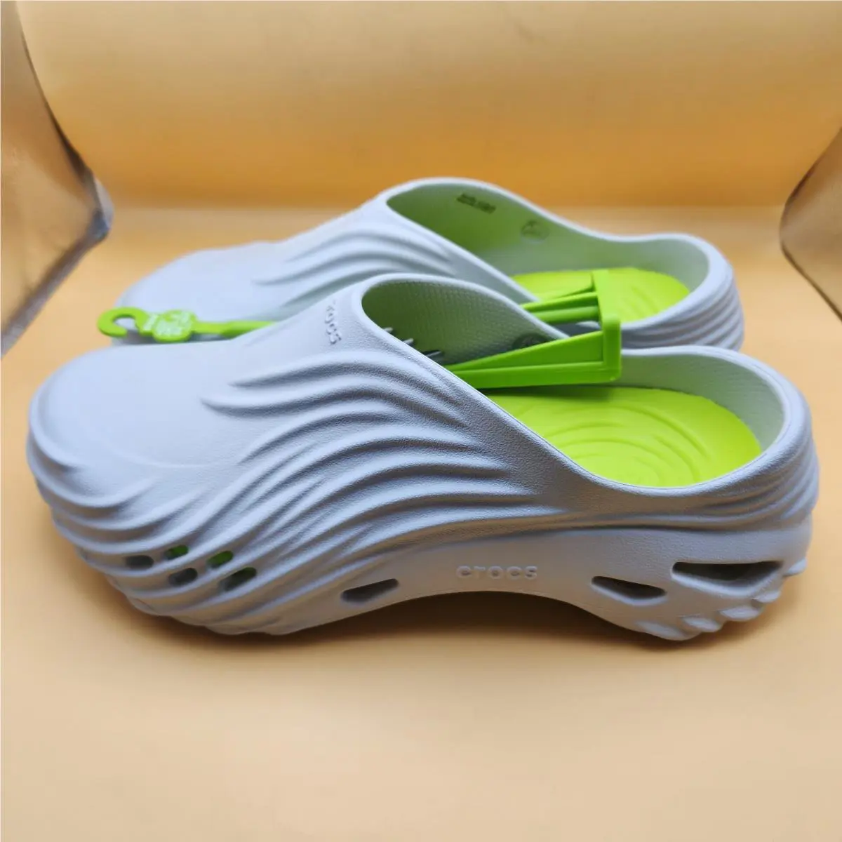 Crocs shoes - Echo Wave - Echo Wave - atmosphere 2
