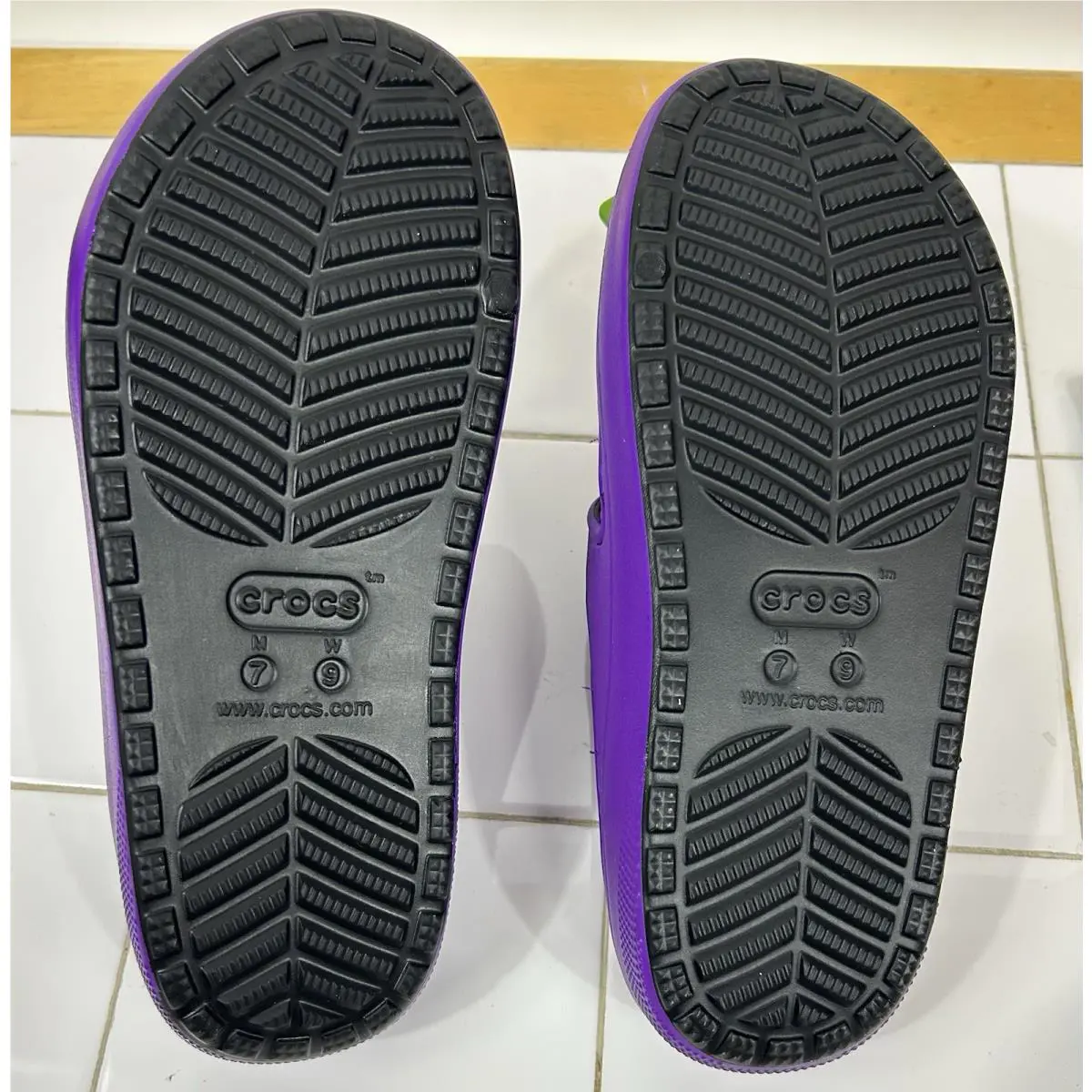 Crocs shoes - Purple (UPC: 192825701481) 0