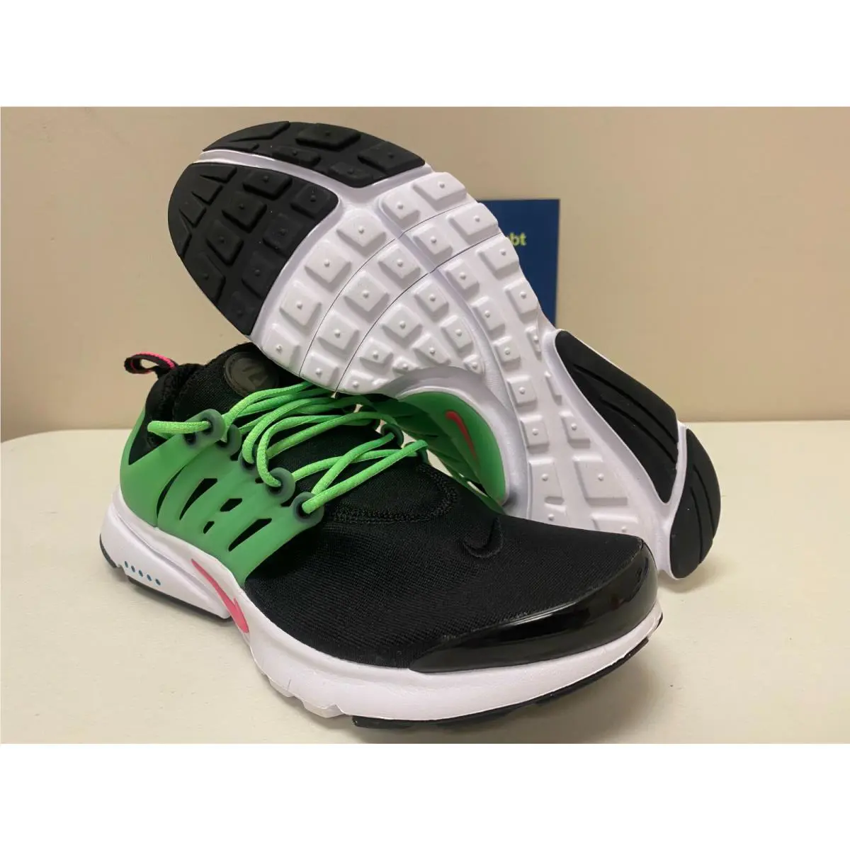 Nike shoes - Green 3