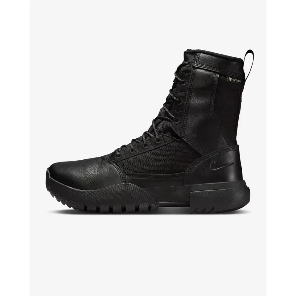 Nike shoes - Ukiah 8