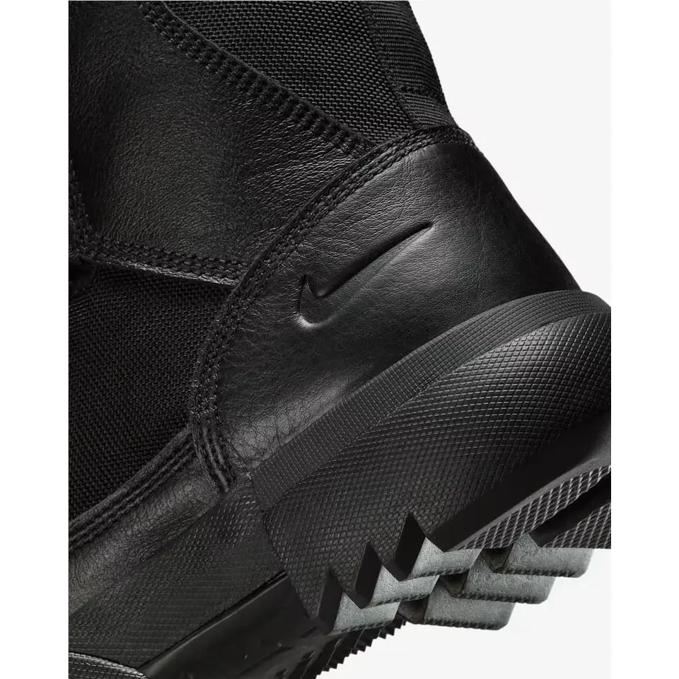 Nike shoes - Ukiah 8