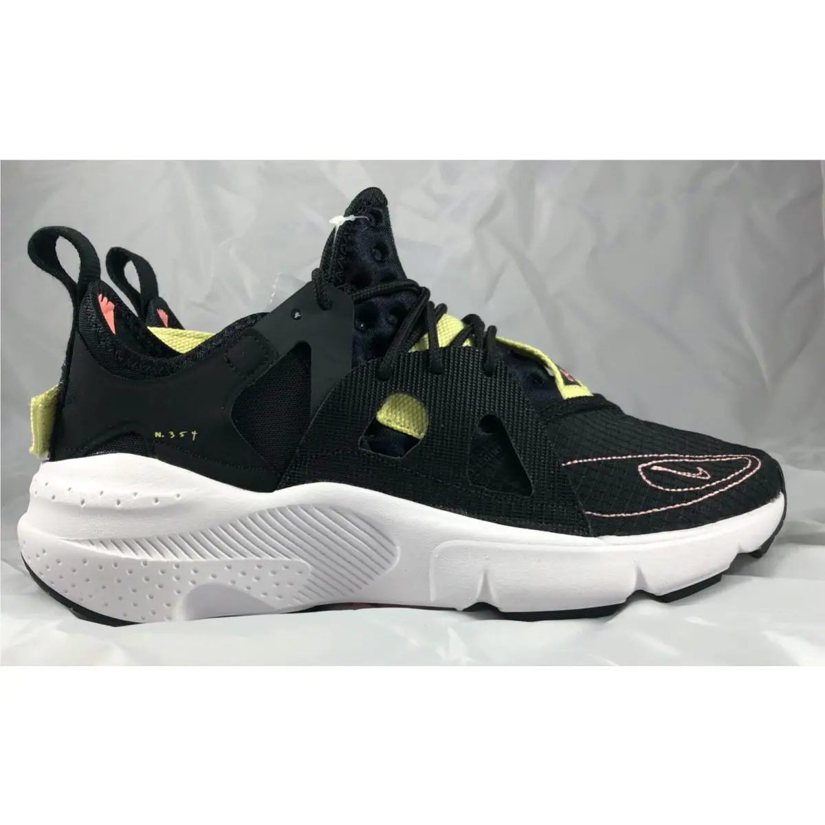 Nike shoes - HURACHE-TYPE - BQ5102001 - Black 4