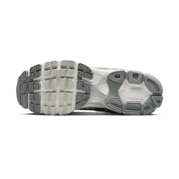 Nike shoes - Wolf Grey & Vast Grey 16